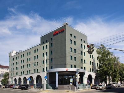 An affordable hotel near the Kazan Kremlin and the Kul Sharif Mosque — Ibis  Kazan. - ALL