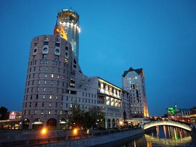 Гостиница СВИССОТЕЛЬ КРАСНЫЕ ХОЛМЫ - SWISSOTEL KRASNYE HOLMY MOSCOW 5*,  Космодамианская набережная 52 стр.6, Замоскворечье, Москва, Россия метро  Павелецкая - сайт партнер