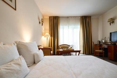 Отели в Екатеринбурге — цены и фото 2024, забронировать номер в отеле в  Екатеринбурге