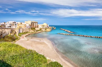 Пляж города отранто Puglia. Италия Стоковое Фото - изображение  насчитывающей итальянско, панорама: 191111690