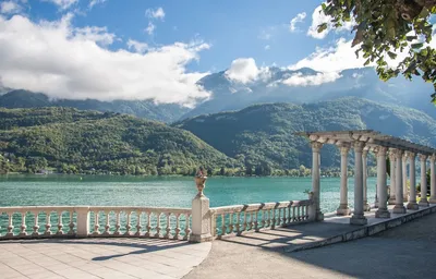 Озеро Анси во Франции летом Редакционное Фотография - изображение  насчитывающей горы, праздник: 212470172