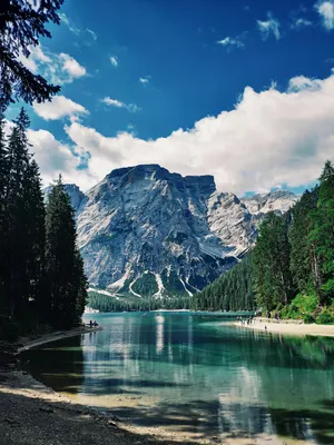 Озеро Braies - Lago Di Braies Горы Dolomiti, Италия Стоковое Изображение -  изображение насчитывающей пик, бобра: 67522781