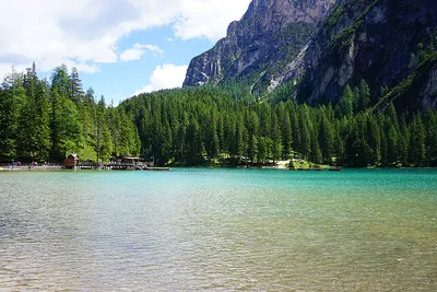 Впечатляющее Озеро Брайес В Вальпустерия Южный Тироль Италия — стоковые  фотографии и другие картинки Без людей - iStock