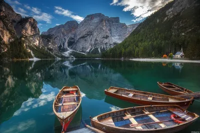 Впечатляющее Озеро Брайес В Вальпустерия Южный Тироль Италия — стоковые  фотографии и другие картинки Без людей - iStock