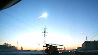 Очевидцы засняли падение метеорита, которое предсказали учёные | 12 канал