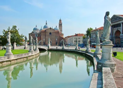 Della Valle - Padova Prato (Падуя) - Италия Редакционное Стоковое Фото -  изображение насчитывающей река, эллиптическо: 52005993