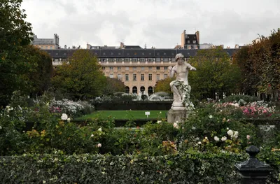 Пале-Рояль — королевский дворец, площадь и парк