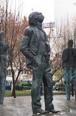 Вчера на Новинском бульваре поставили памятник Иосифу Бродскому - KP.RU