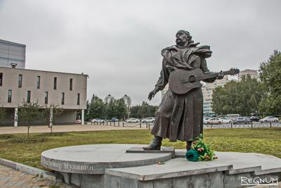 Памятник – Скульптура «Гена Букин» в Екатеринбурге на EkMap.ru