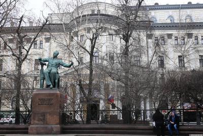 File:Памятник Чайковскому в Каменке.jpg - Wikimedia Commons
