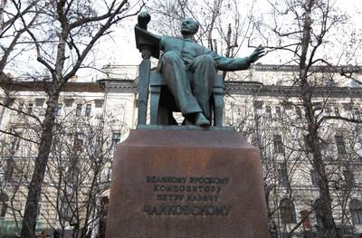 Памятник Чайковскому — великому композитору, уроженцу Воткинска