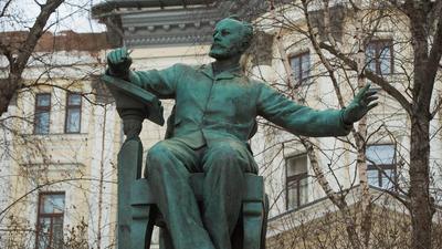 Памятник Чайковскому: \"музыкальная исповедь души\"