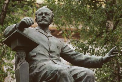 Памятник Чайковскому: \"музыкальная исповедь души\"