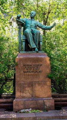 Памятник П.И. Чайковскому (Клин - Московская область)