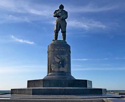 Памятник Валерию Чкалову в Нижнем Новгороде | Описание и фото