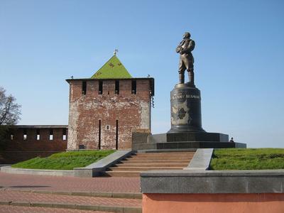 Памятник Валерию Чкалову: информация и фото, где находится Памятник Валерию  Чкалову