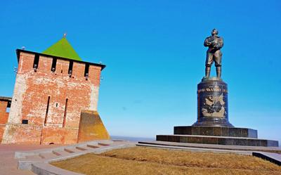 Возле памятника Чкалову установили его тактильный макет | Информационное  агентство «Время Н»