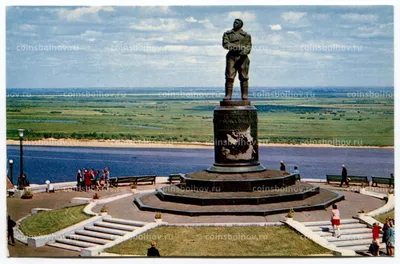Памятник Валерию Чкалову - история и достопримечательности