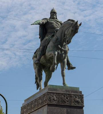Памятник Юрию Долгорукому — Узнай Москву