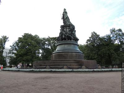 Памятник Екатерине II - Питерский двор