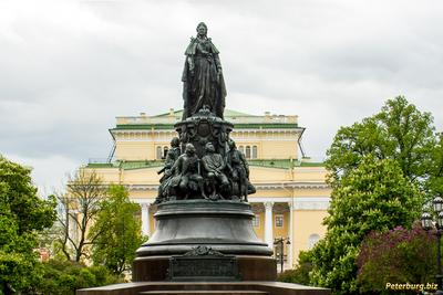 Памятник Екатерине II в Санкт-Петербурге