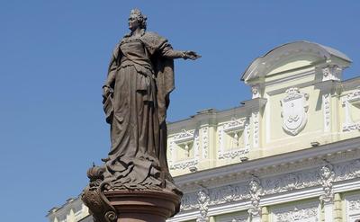 Памятник Екатерине Великой петербург России Редакционное Стоковое Фото -  изображение насчитывающей город, статуя: 215204793