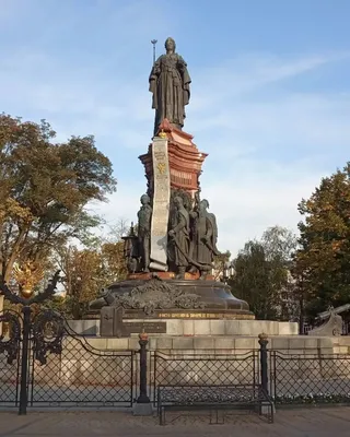 Памятник Екатерине II открыли в Симферополе | ForPost
