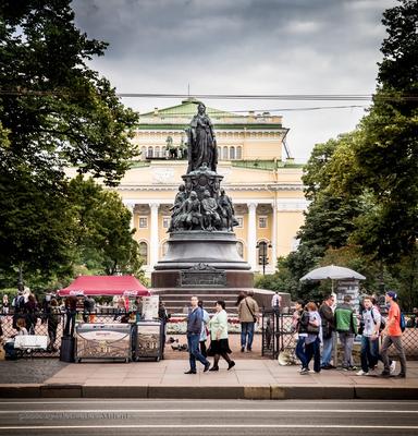 Памятник Екатерине II в Петербурге