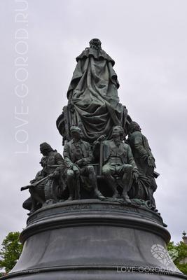 Памятник Екатерине Великой - экскурсовод Анна Гапличная