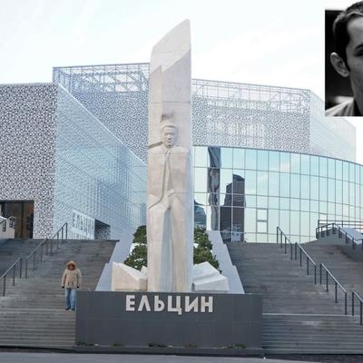 В Екатеринбурге хулиган пытался поджечь памятник Ельцина коктейлем Молотова  - KP.RU
