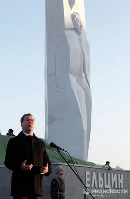 Поджигателя памятника Ельцину в Екатеринбурге выдворят из России