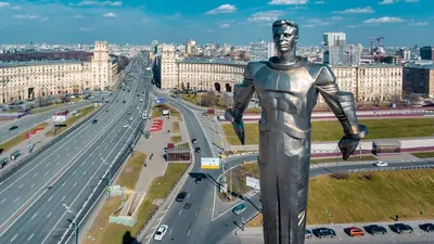 Памятник Гагарину в Москве отмыли от грязи и копоти :: Новости :: ТВ Центр
