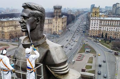 Памятник Юрию Гагарину в парке отдыха - ЭТНОМИР