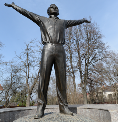 Как мыли памятник Юрию Гагарину в Москве | Москва | Аргументы и Факты