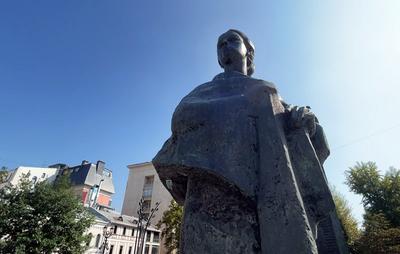 В Москве ко дню космонавтики помыли памятник Гагарину | Общество |  Аргументы и Факты