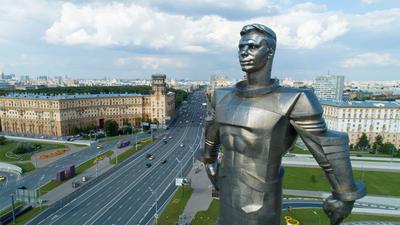 Памятник Юрию Гагарину в Москве | Пикабу