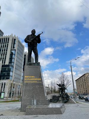 Памятник Михаилу Калашникову - Picture of Monument to Kalashnikov, Moscow -  Tripadvisor