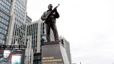Памятник Михаилу Калашникову в Москве - Достопримечательность