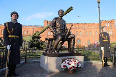 Андрей Макаревич назвал памятник Калашникову «бездарным» и «уродливым» -  KP.RU