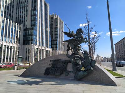Памятник Михаилу Калашникову установили в Ижевске возле ИжГТУ – Коммерсантъ  Ижевск