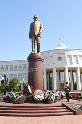 Кампания против памятника Каримову в Москве началась в интернете - ЯПлакалъ
