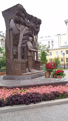 В Москве открыли памятник президенту Узбекистана Исламу Каримову:  фотогалерея