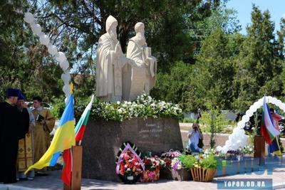 Памятник Кириллу и Мефодию (Мурманск) — Википедия
