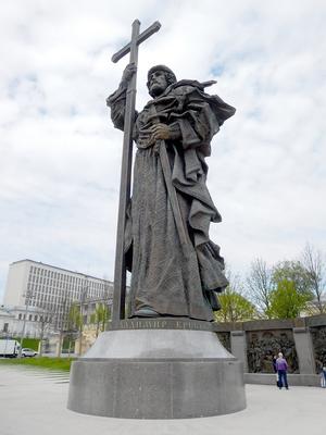 Судьбу памятника князю Владимиру в Москве решают в Интернете // Новости НТВ