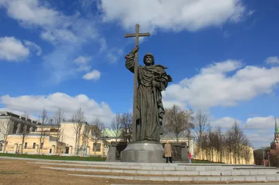 Боровицкая башня и памятник князю Владимиру - Audio Tour Azbo