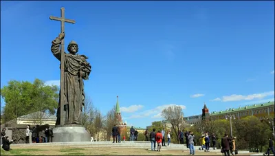 Памятник князю Владимиру и святителю Федору, Владимир, Россия.