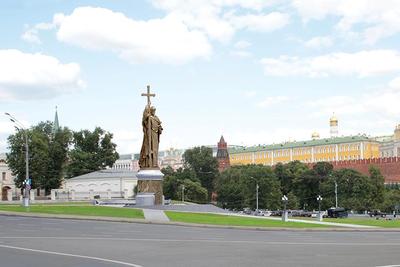 Куда смотрит памятник князю Владимиру в Москве. Тайный символизм стратегии  Кремля - InformNapalm