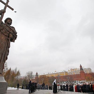 Памятник Владимиру в Москве — символ чего? — Информационно-аналитический  Центр (ИАЦ)