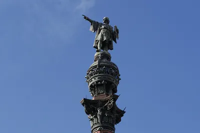 Барселона, Испания - 16 Августа 2011 Года: Памятник Колумбу В Барселоне,  Испания. Это На 60 Метра Памятник Христофору Колумбу В Нижней Части Улицы  Ла Рамбла Фотография, картинки, изображения и сток-фотография без роялти.  Image 11175360