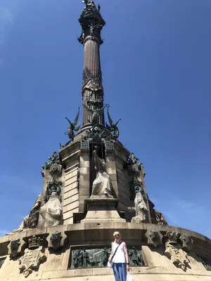 В Барселоне требуют снести памятник Колумбу